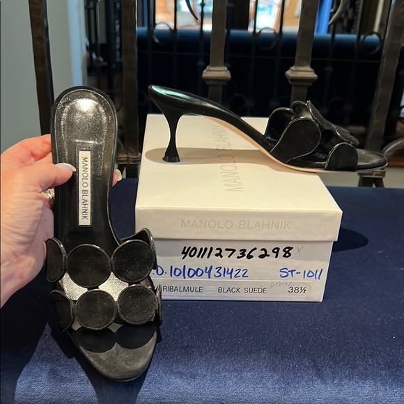 Manolo Blahnik Black suede kitten heel mules with Haribal Design size 38 - Picture 7 of 7